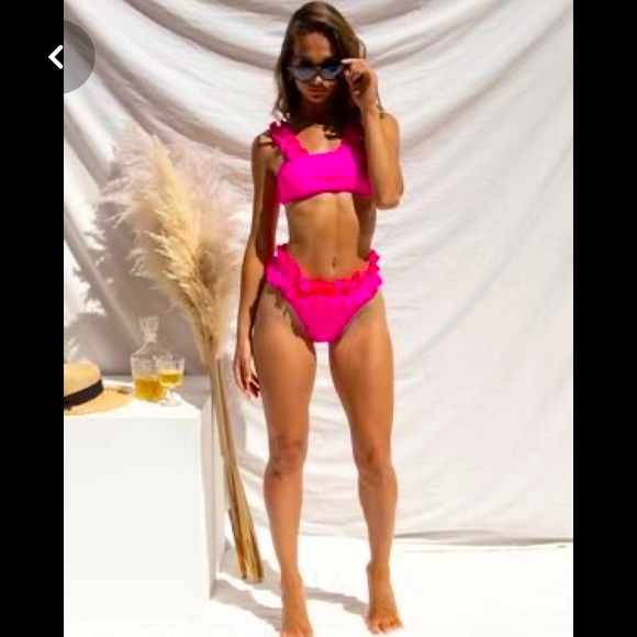 Neon pink ruffle bikini - Picture 6 of 8